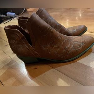 Size 9 cowboy booties